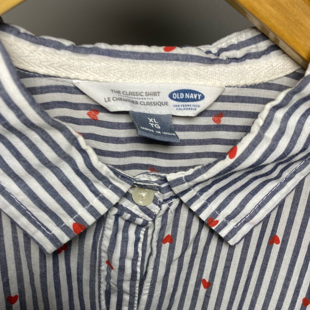 Xl old navy button down grey and white stripes with red hearts